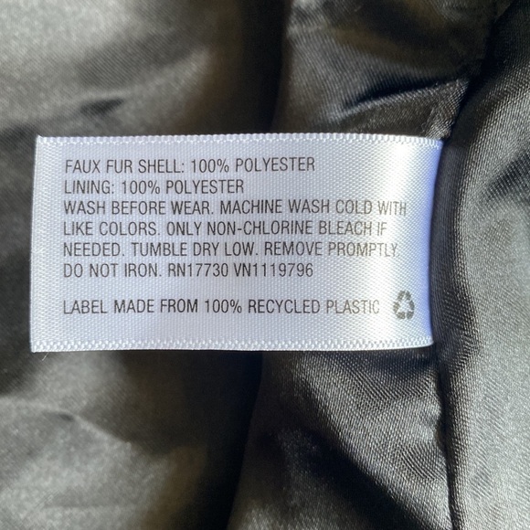 CAT & Jack Girls Black Faux Fur Sleeveless Shrug Clasp Closure Size Medium - Picture 5 of 5